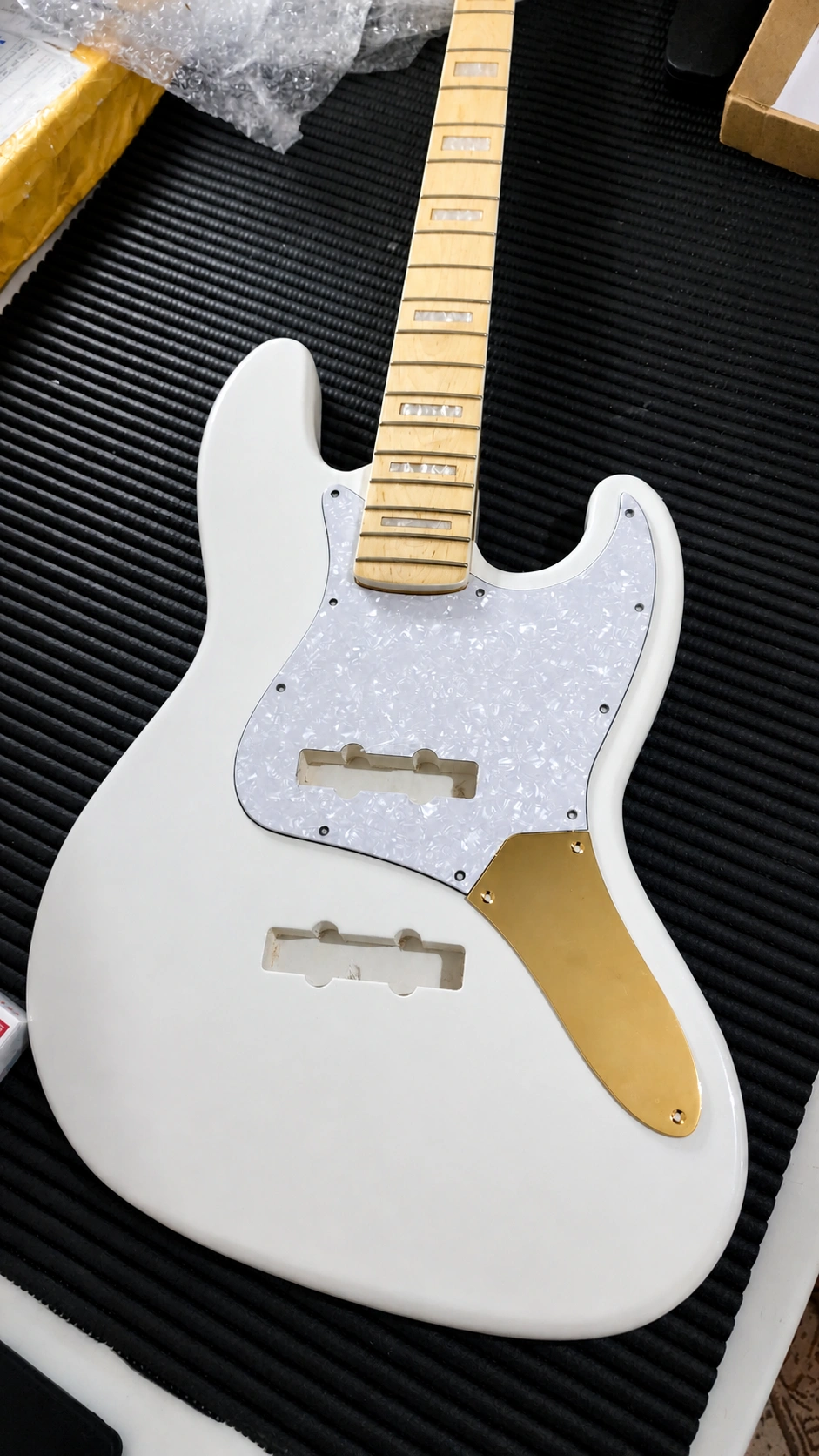 Construção artesanal de guitarras e baixos sob projeto e encomenda na Anders Custom Music em Dourados