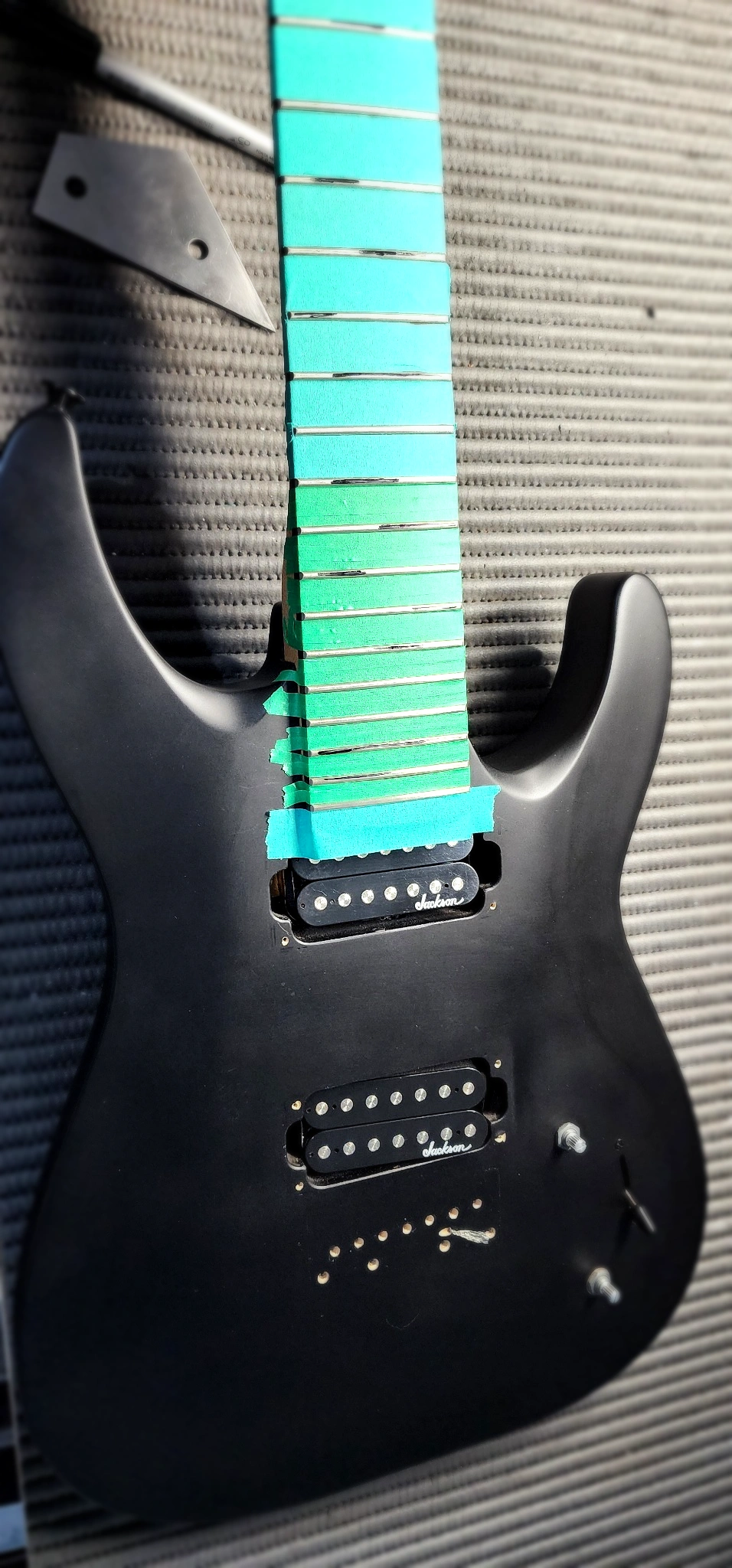 Nivelamento de trastes profissional e polimento na Anders Custom Music em Dourados